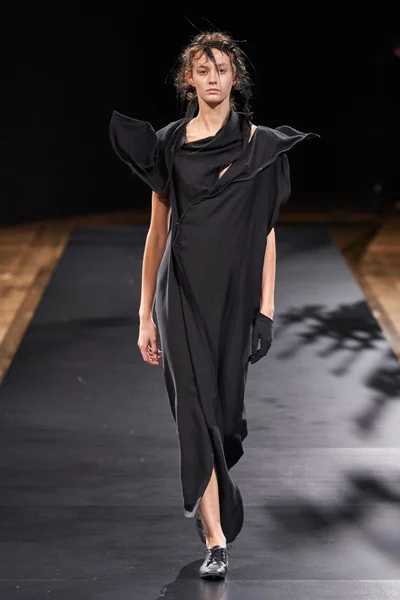 Look 18